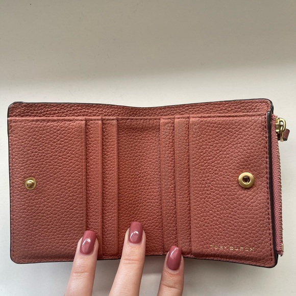🚨 SALE 🚨Tory Burch Wallet - Picture 3 of 7